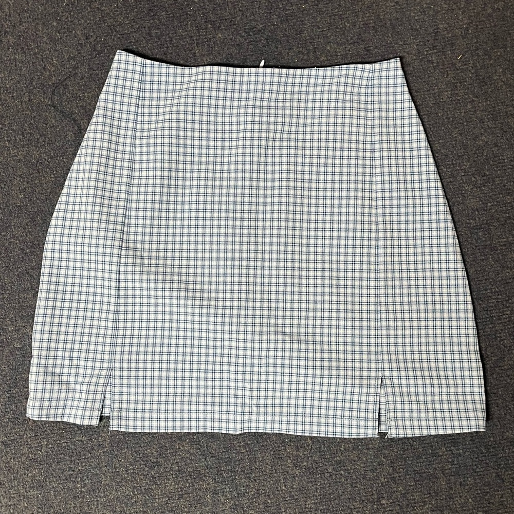 Brandy Melville blue plaid mini skirt with two cute side slits in front 🩵🤍